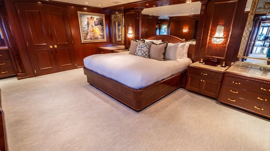 RELENTLESS Yacht RELENTLESS Yacht