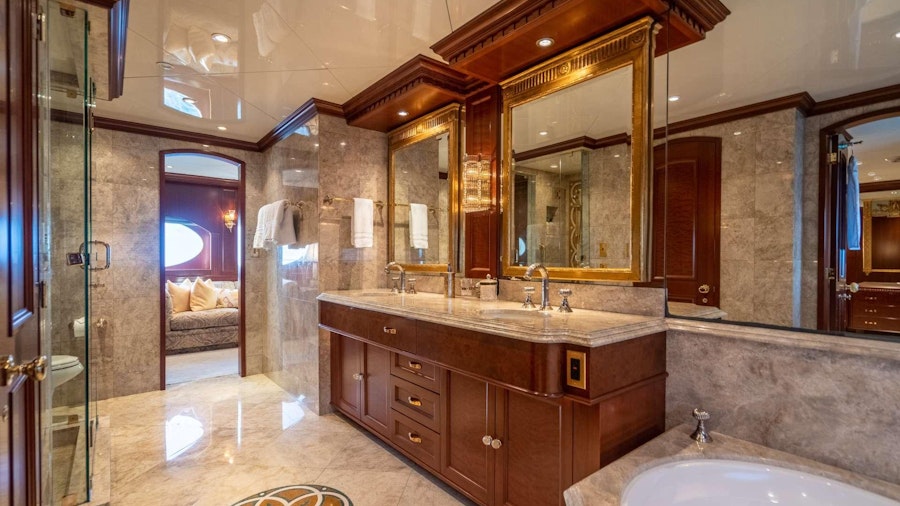 RELENTLESS Yacht RELENTLESS Yacht