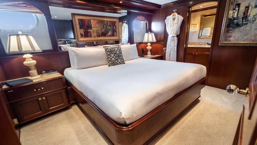 RELENTLESS Yacht RELENTLESS Yacht