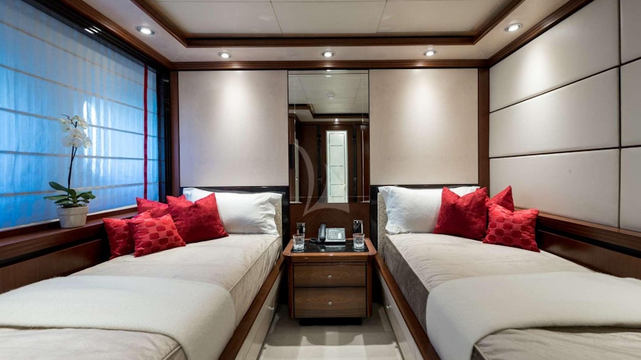 MAGENTA M Yacht MAGENTA M Yacht