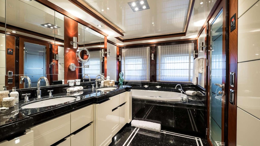 MAGENTA M Yacht MAGENTA M Yacht