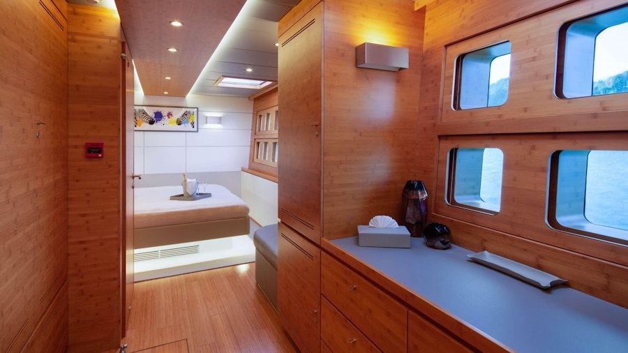 CHE Yacht CHE Yacht