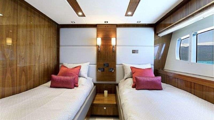 SETTLEMENT Yacht SETTLEMENT Yacht