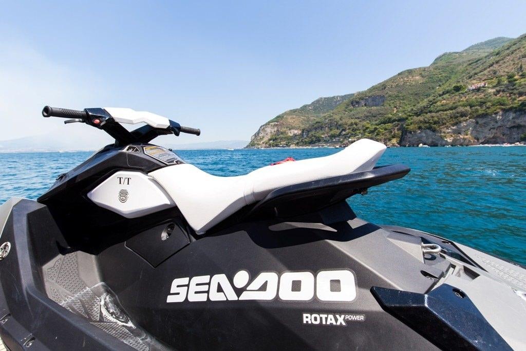 a speed boat on the water aboard CINQUE Yacht for Charter