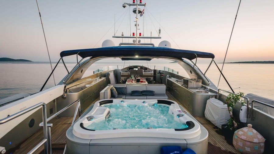 ONE BLUE Yacht ONE BLUE Yacht