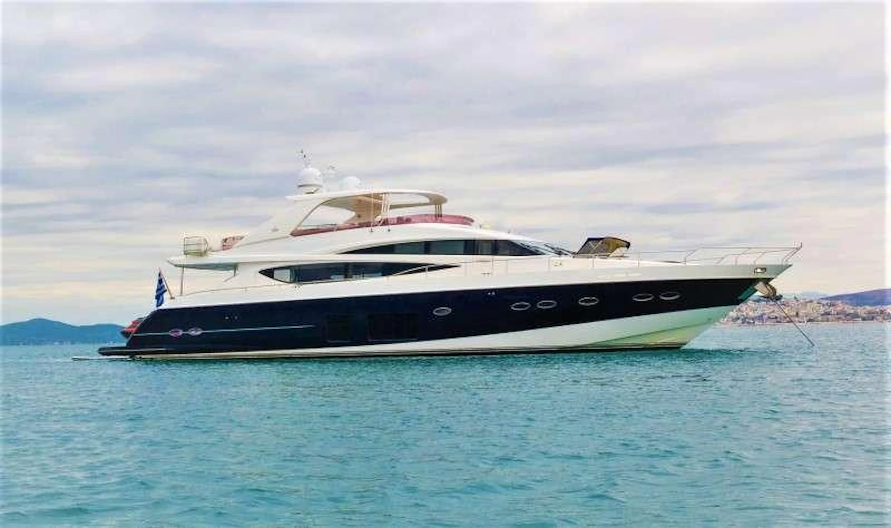 4 LIFE yacht charter 2