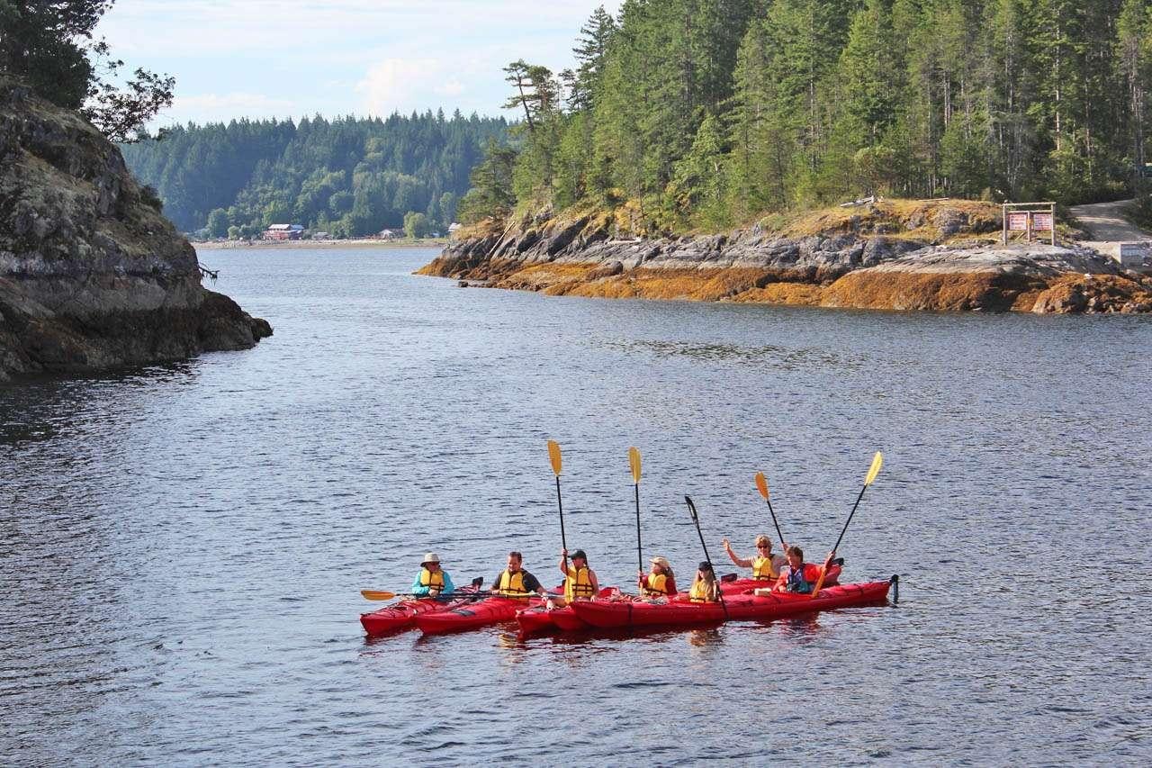 a group of people in a boat aboard PACIFIC YELLOWFIN Yacht for Charter
