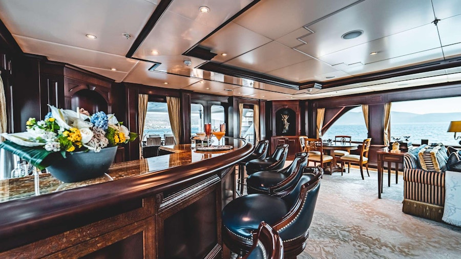 MUSTIQUE Yacht MUSTIQUE Yacht