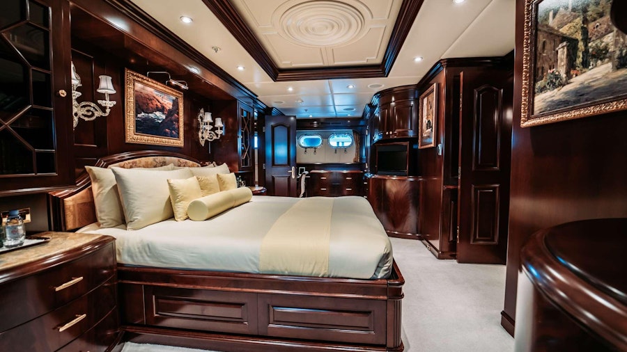 MUSTIQUE Yacht MUSTIQUE Yacht