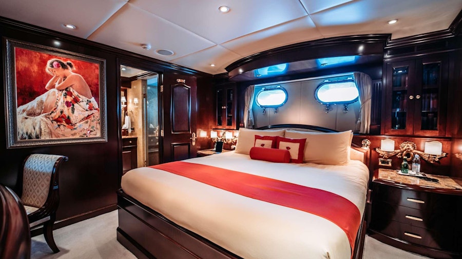 MUSTIQUE Yacht MUSTIQUE Yacht