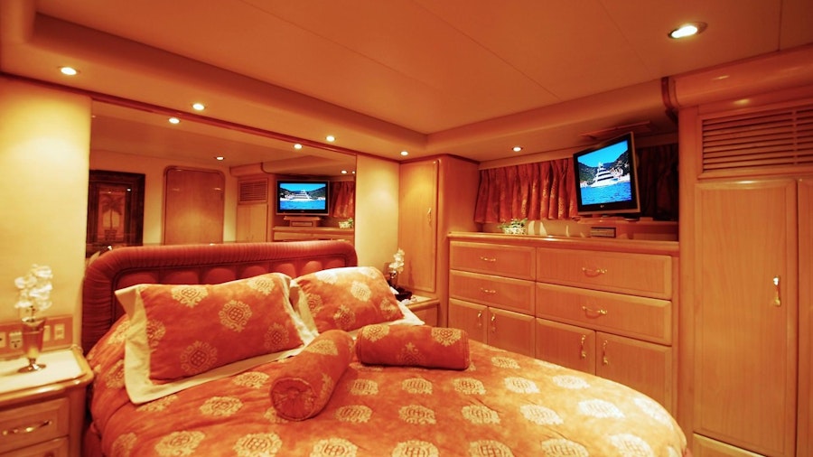 Forty Love Yacht