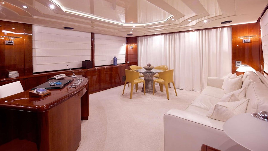 LET IT BE Yacht LET IT BE Yacht