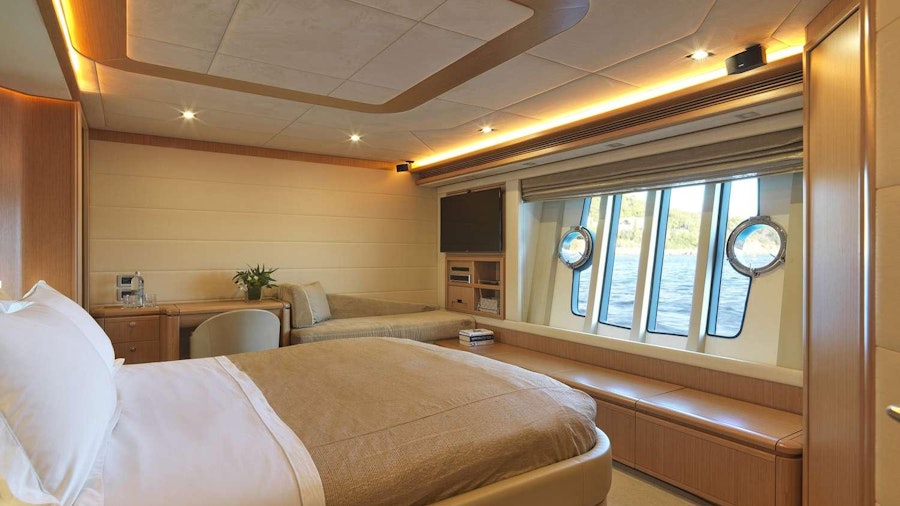 JULIE M Yacht JULIE M Yacht