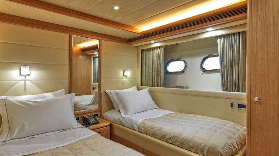JULIE M Yacht JULIE M Yacht