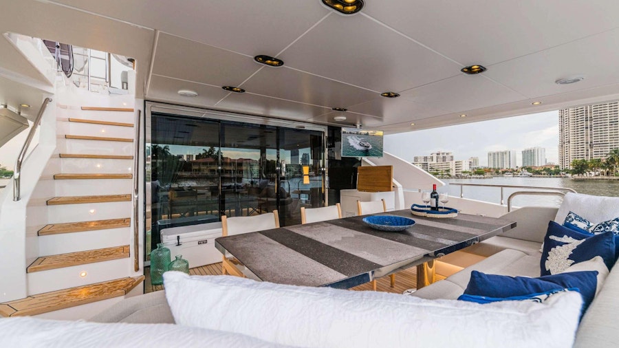 MAJESTIC MOMENTS Yacht MAJESTIC MOMENTS Yacht