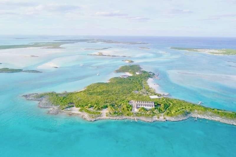 an island with a small island aboard DELPHINE Yacht for Charter