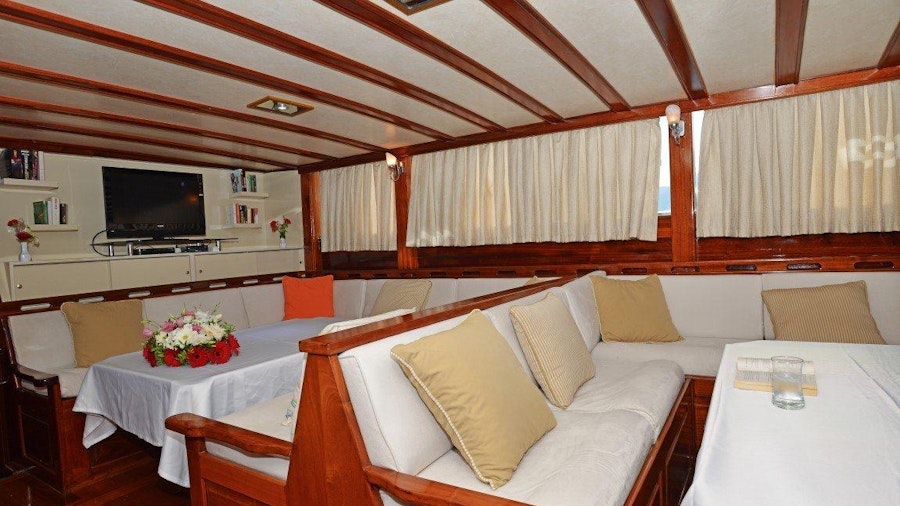 HOLIDAY X Yacht HOLIDAY X Yacht