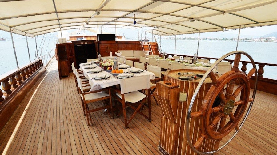 HOLIDAY X Yacht HOLIDAY X Yacht