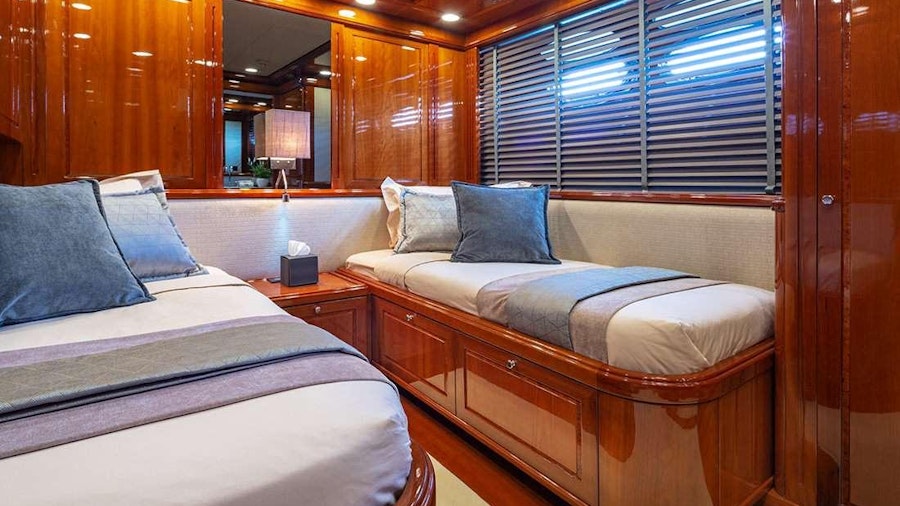 DIVINE Yacht DIVINE Yacht