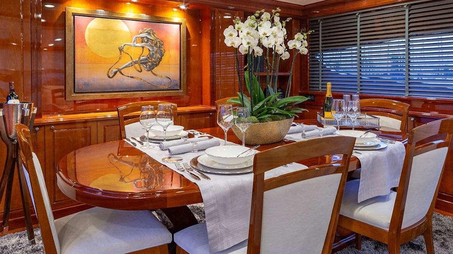 DIVINE Yacht DIVINE Yacht