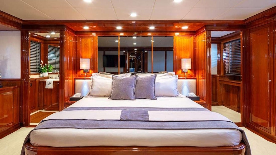DIVINE Yacht DIVINE Yacht