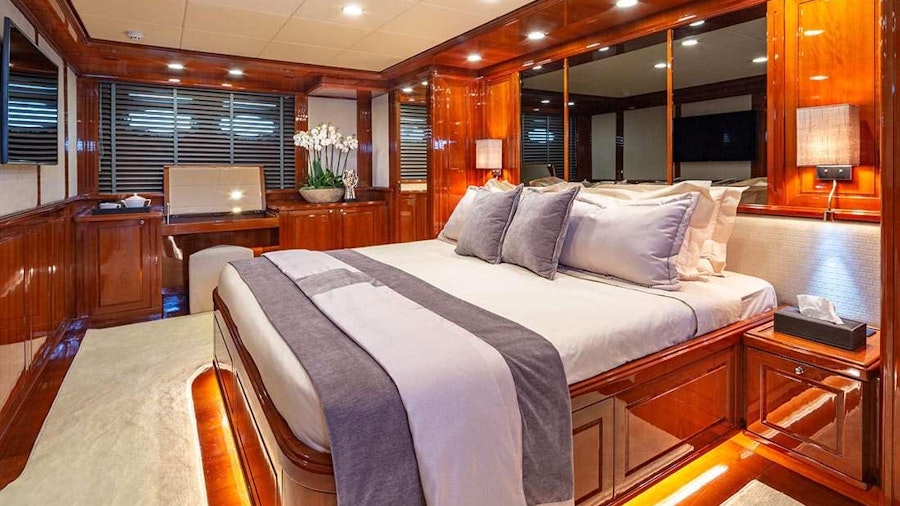 DIVINE Yacht DIVINE Yacht