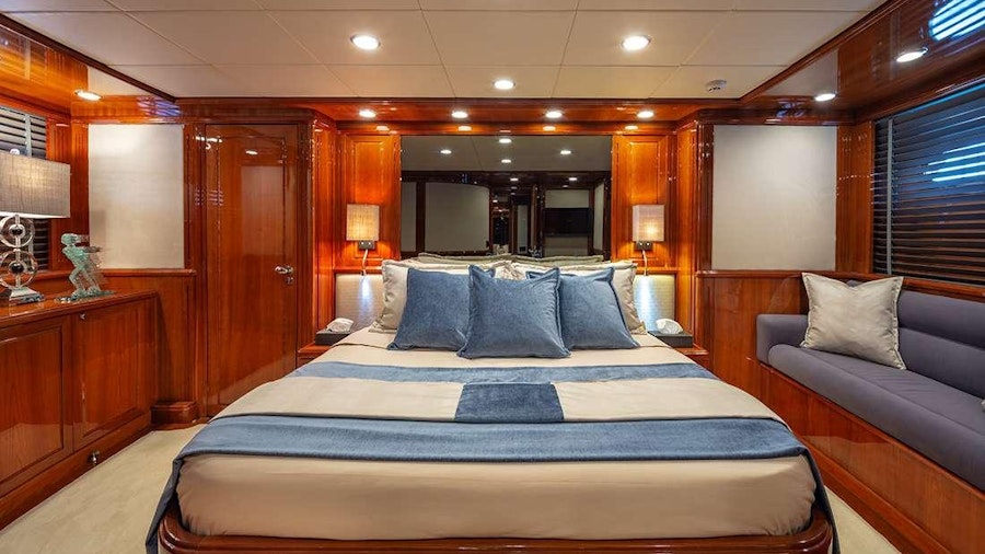 DIVINE Yacht DIVINE Yacht