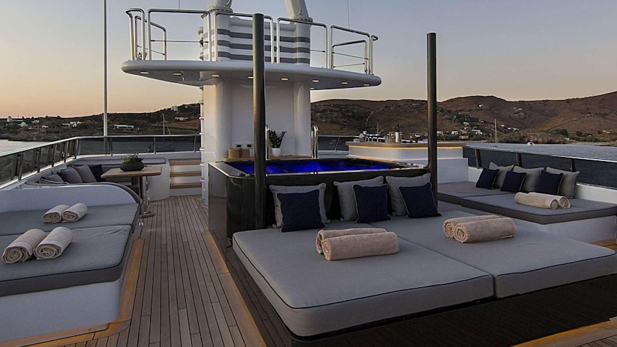 INVADER Yacht INVADER Yacht