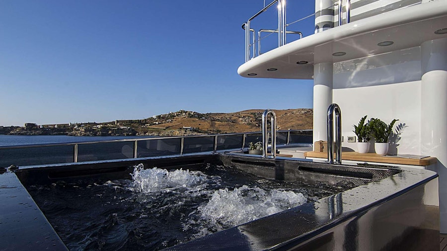 INVADER Yacht INVADER Yacht
