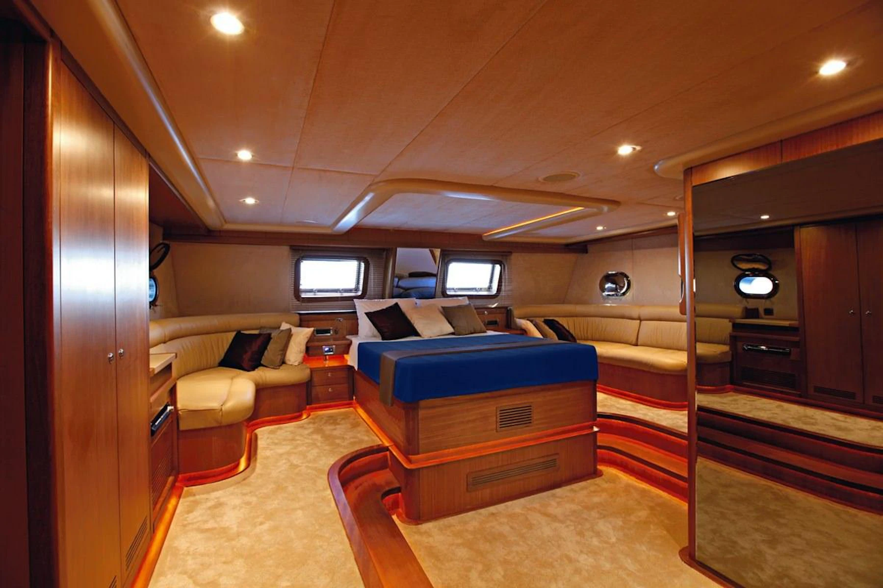 MISS B yacht charter 4