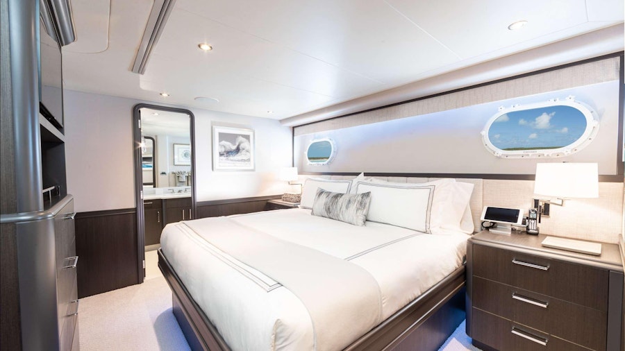 NO BAD IDEAS Yacht NO BAD IDEAS Yacht