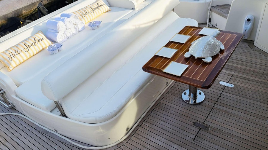 SHOWBOAT Yacht SHOWBOAT Yacht