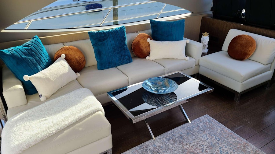 SHOWBOAT Yacht SHOWBOAT Yacht