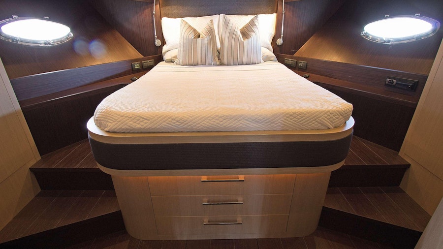 SHOWBOAT Yacht SHOWBOAT Yacht