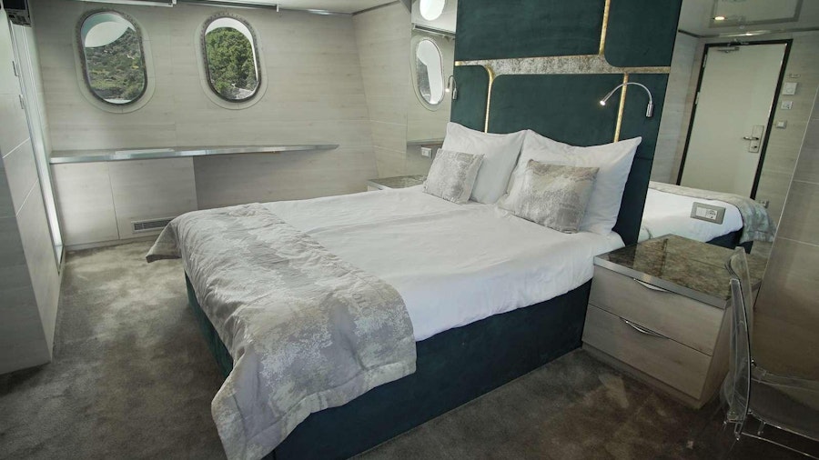 Yolo Yacht Yolo Yacht