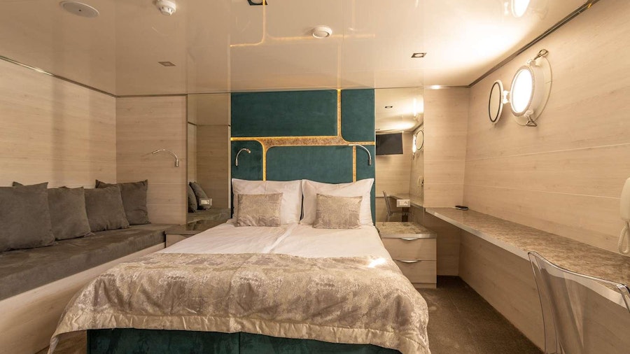 Yolo Yacht Yolo Yacht