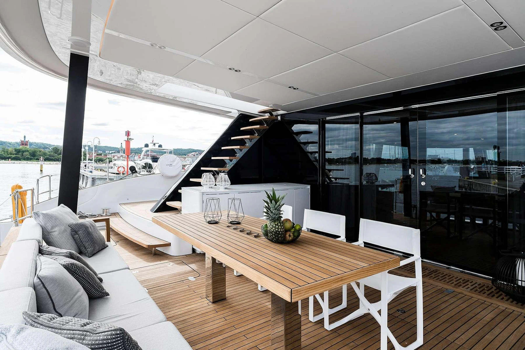 7X yacht charter 4
