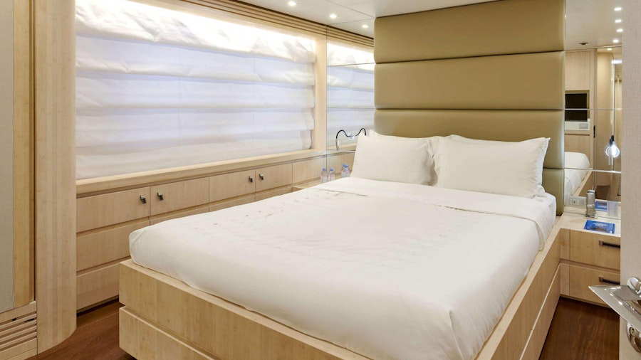 WHITE KNIGHT Yacht WHITE KNIGHT Yacht