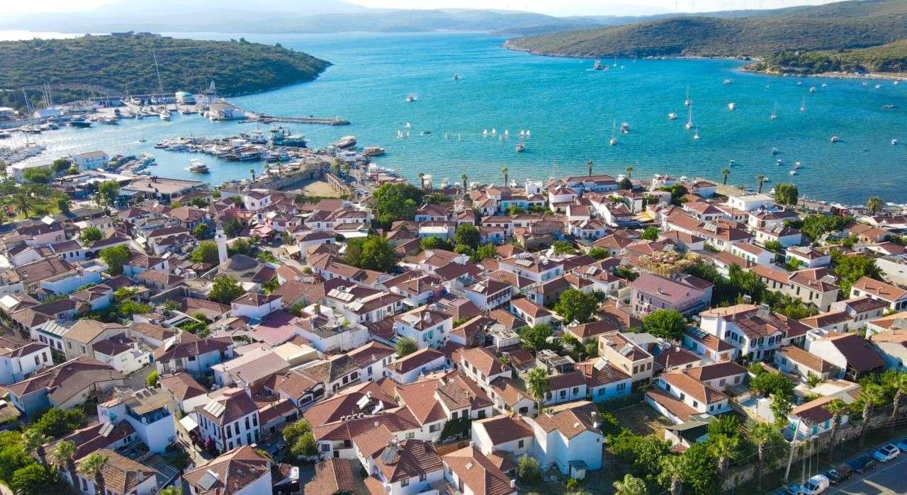 a city next to the water aboard MERIDIAN ADVENTURE Yacht for Charter