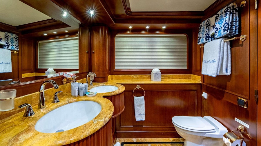 POUR ANOTHER Yacht POUR ANOTHER Yacht