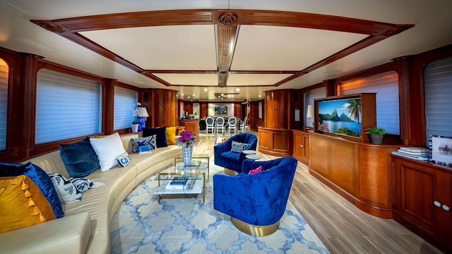 POUR ANOTHER Yacht POUR ANOTHER Yacht