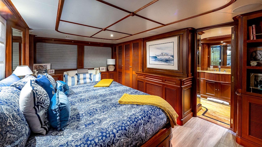 POUR ANOTHER Yacht POUR ANOTHER Yacht