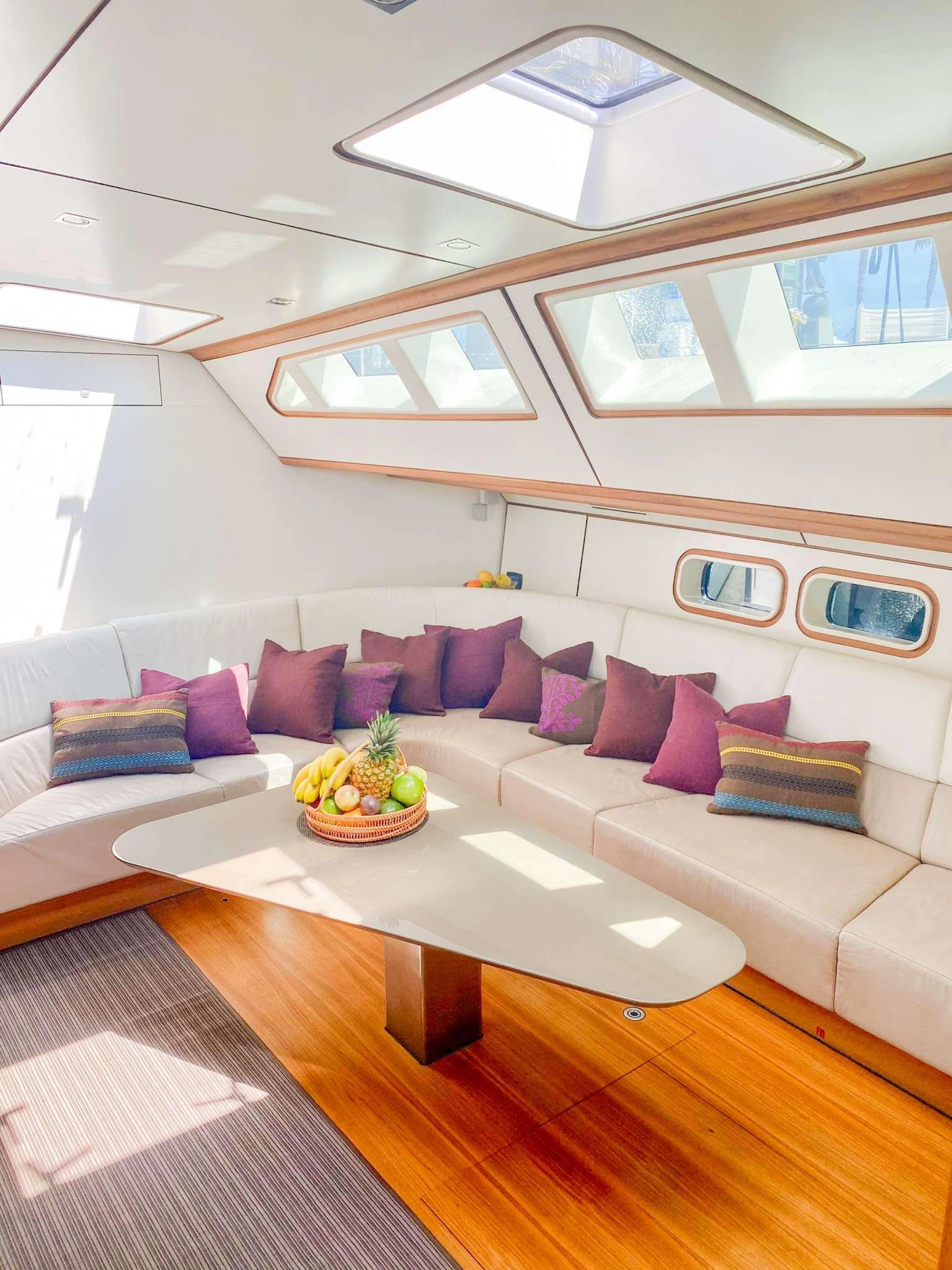 AIZU yacht charter 2