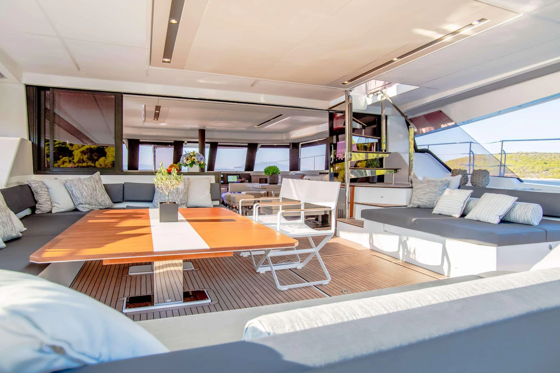 ELLY yacht charter 4