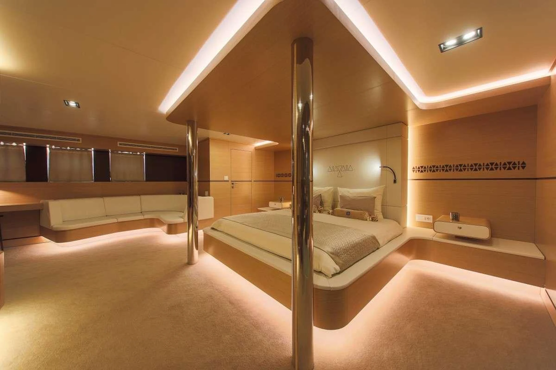 OMNIA yacht charter 5