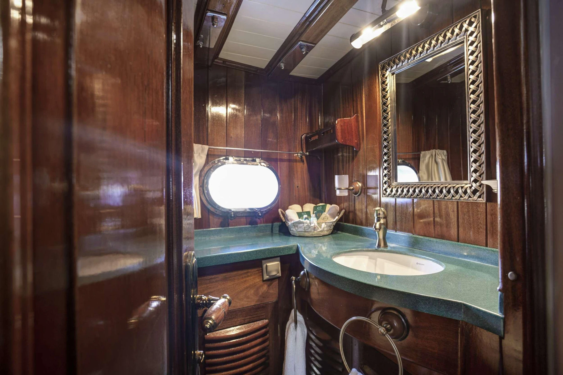 ENTRE CIELOS yacht charter 2