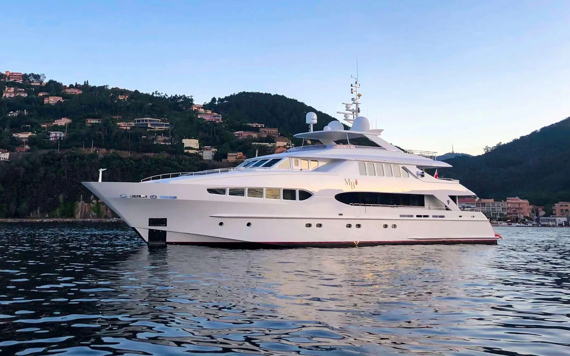 MAC BREW Yacht for Charter