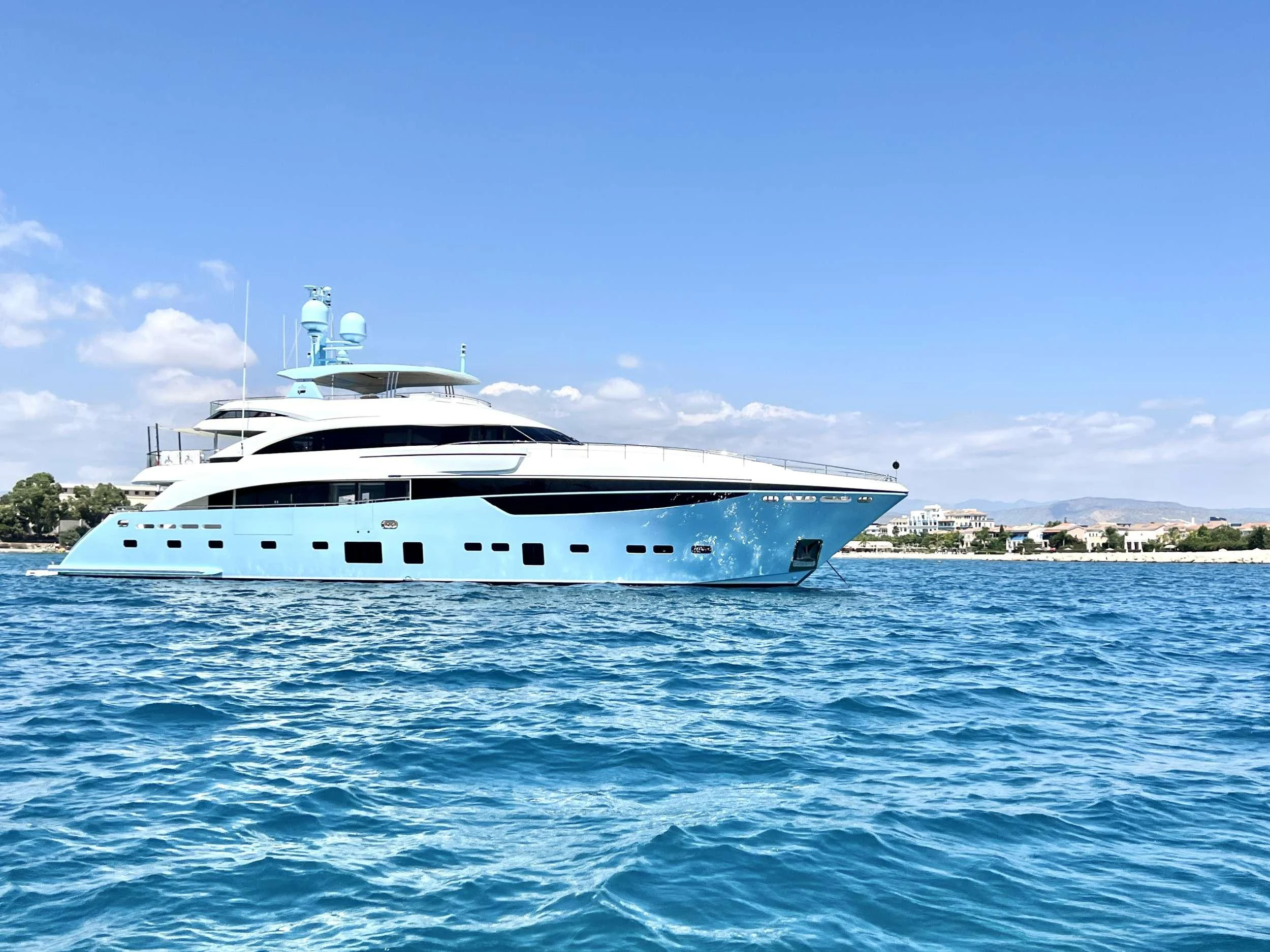 LE VERSEAU Yacht for Charter