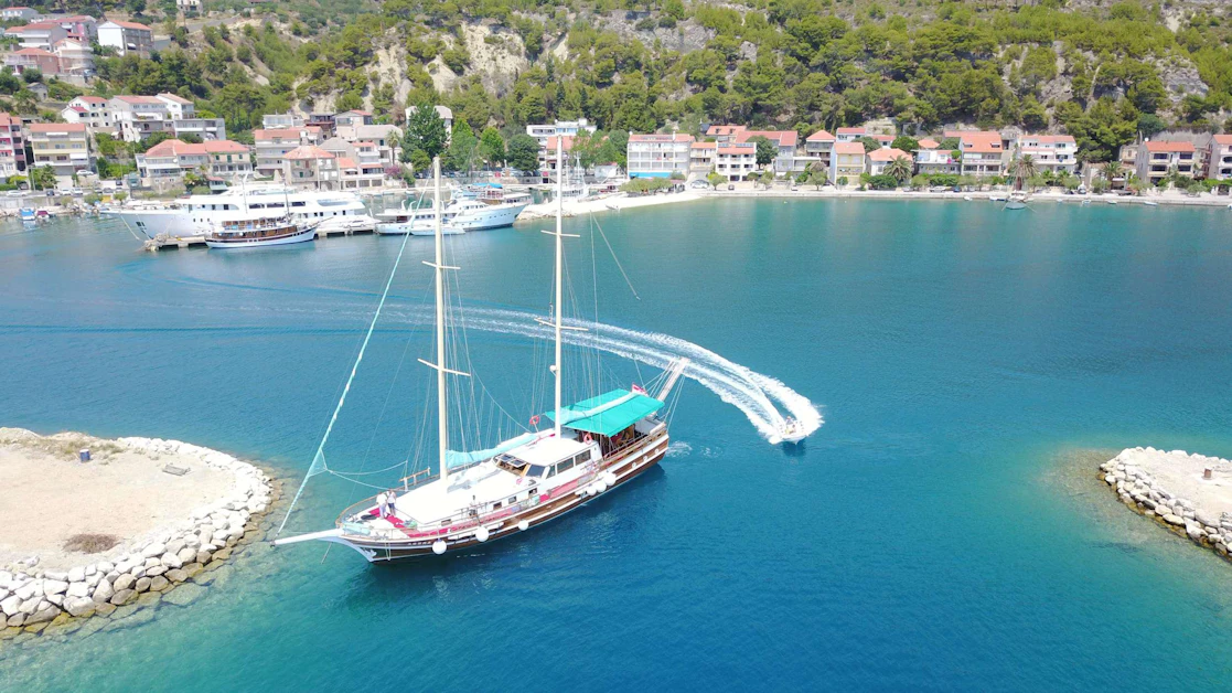 AGORA Yacht for Charter | 95' (29m) 2002 6 Cabins Custom Built Aluminum ...