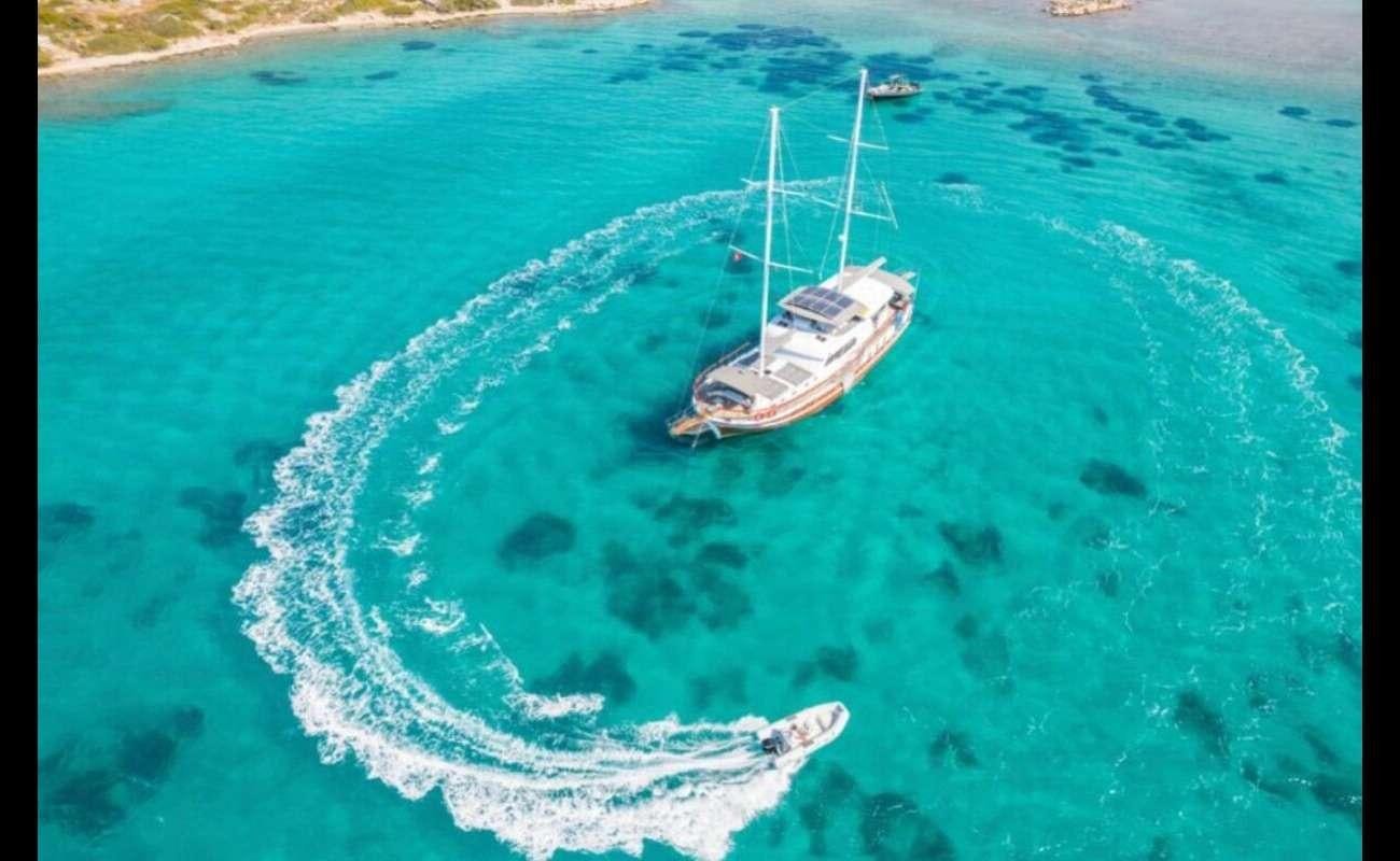 a boat sailing in the sea aboard LA MIA STELLA Yacht for Charter